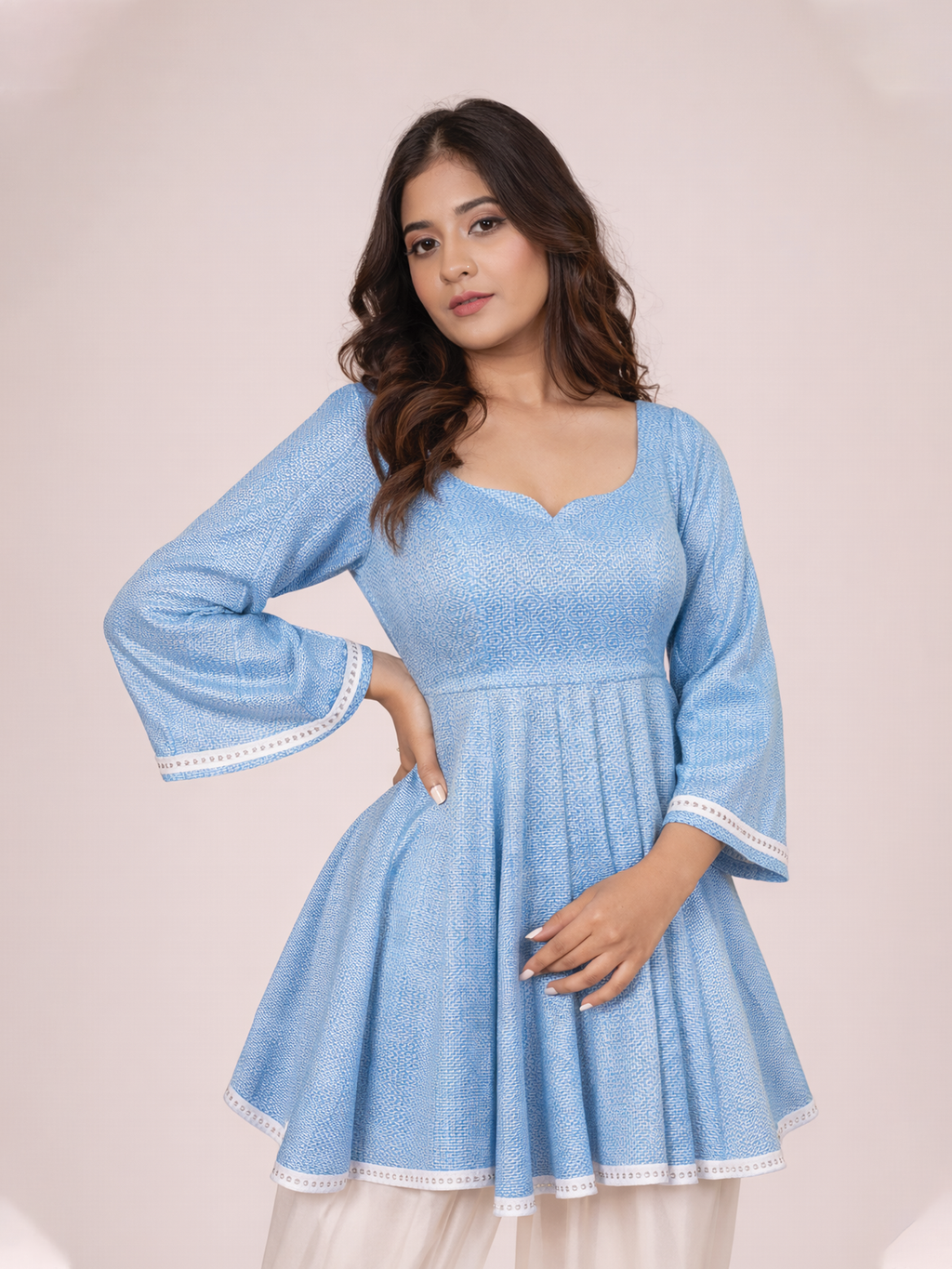 THE MEIRA KURTI