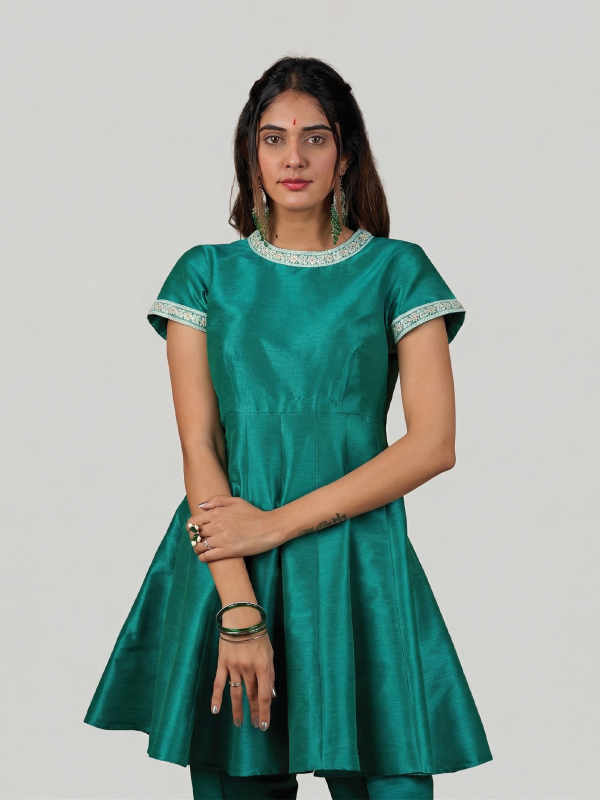 THE IRAVYA KURTA SET