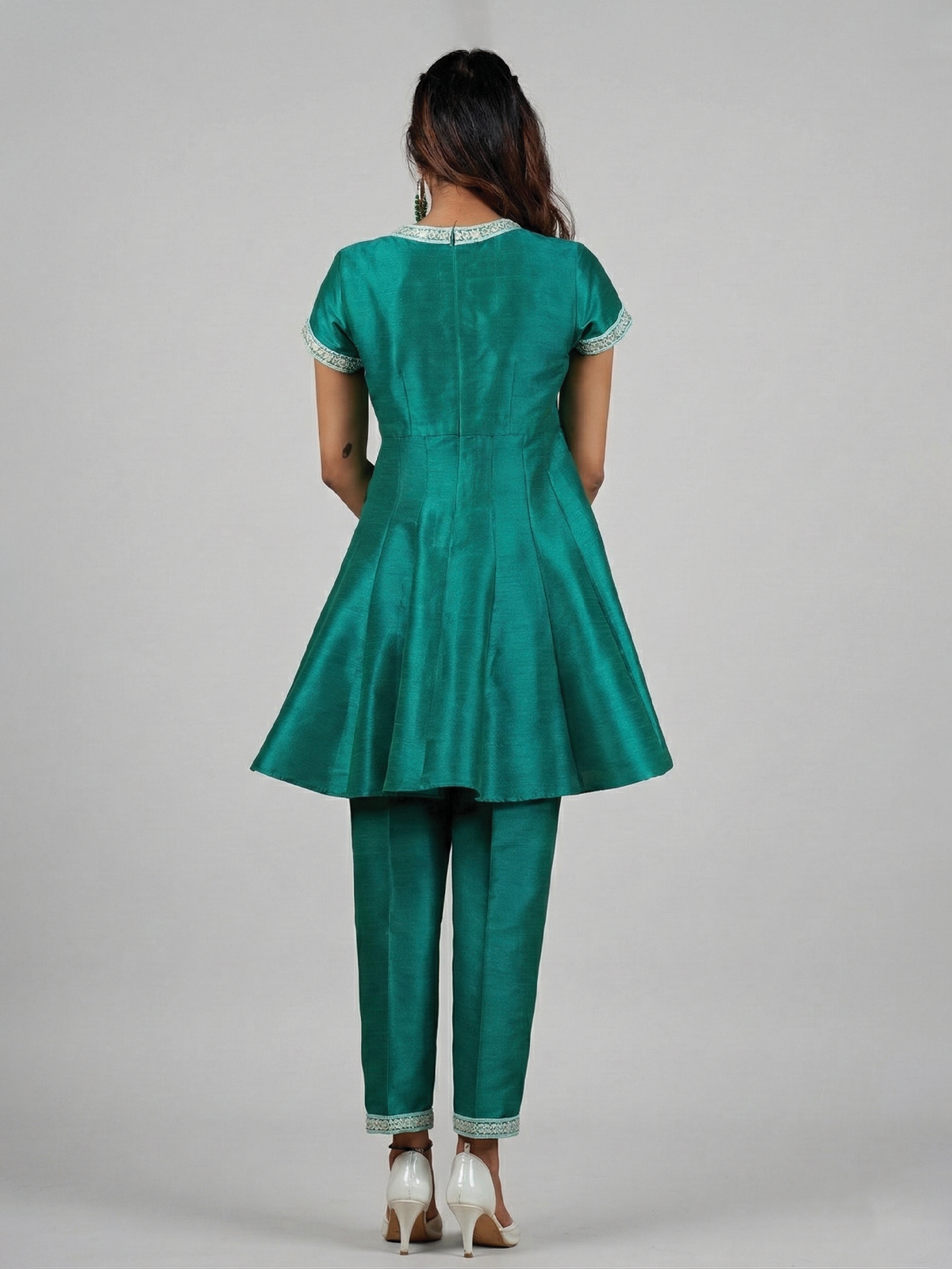 THE IRAVYA KURTA SET