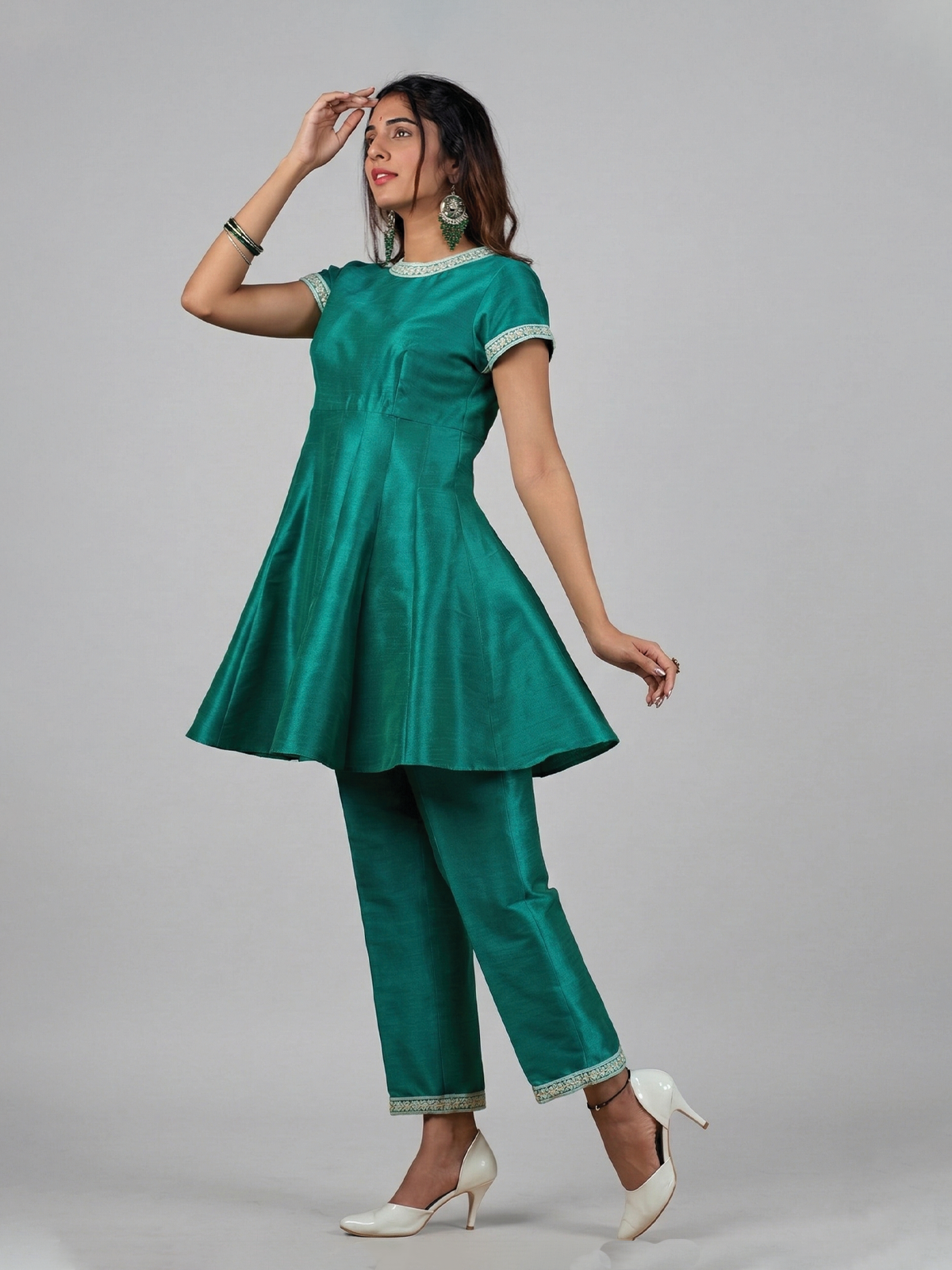 THE IRAVYA KURTA SET