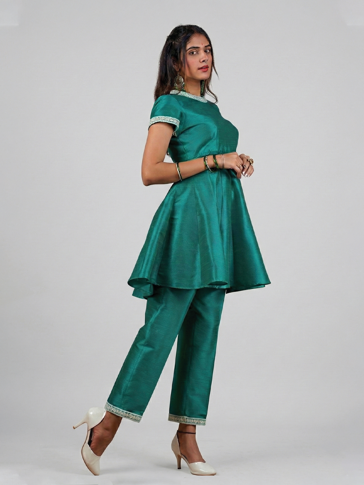 THE IRAVYA KURTA SET