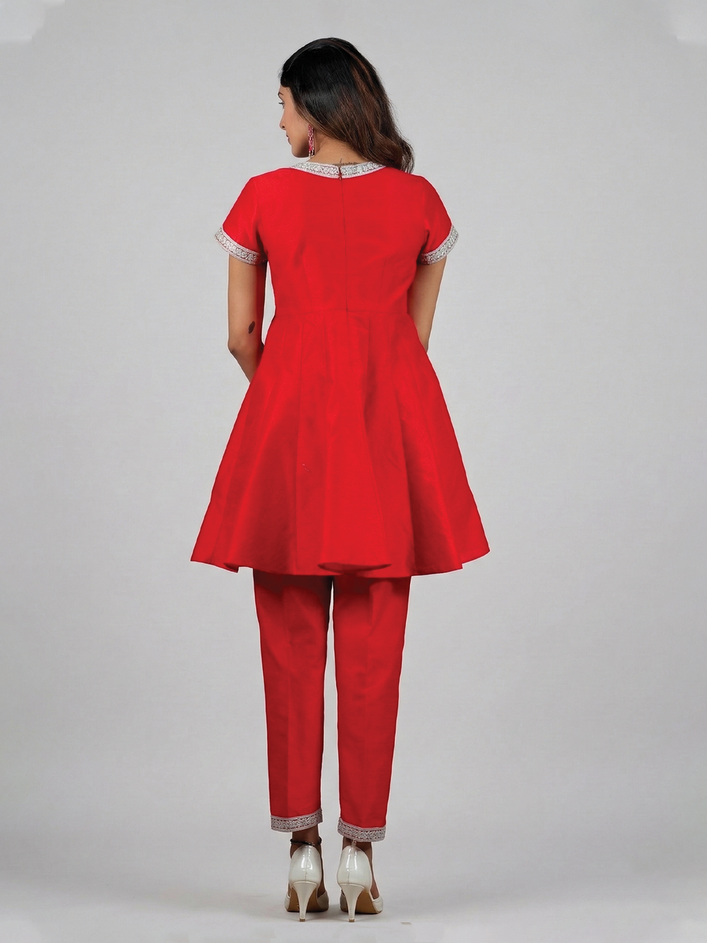 THE AARINI KURTA SET