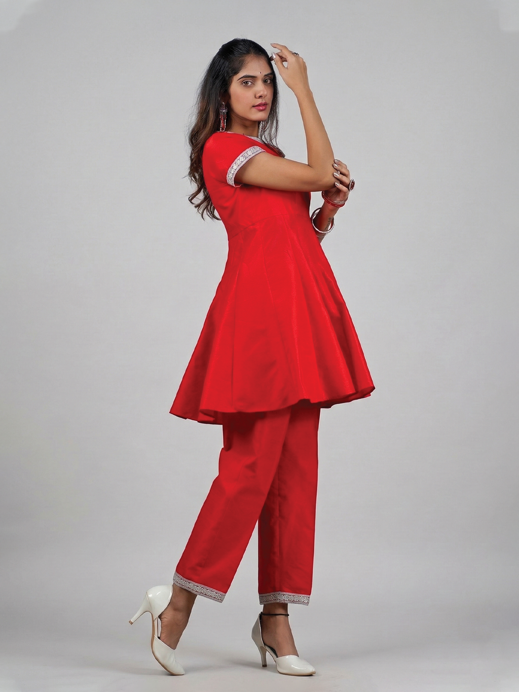 THE AARINI KURTA SET