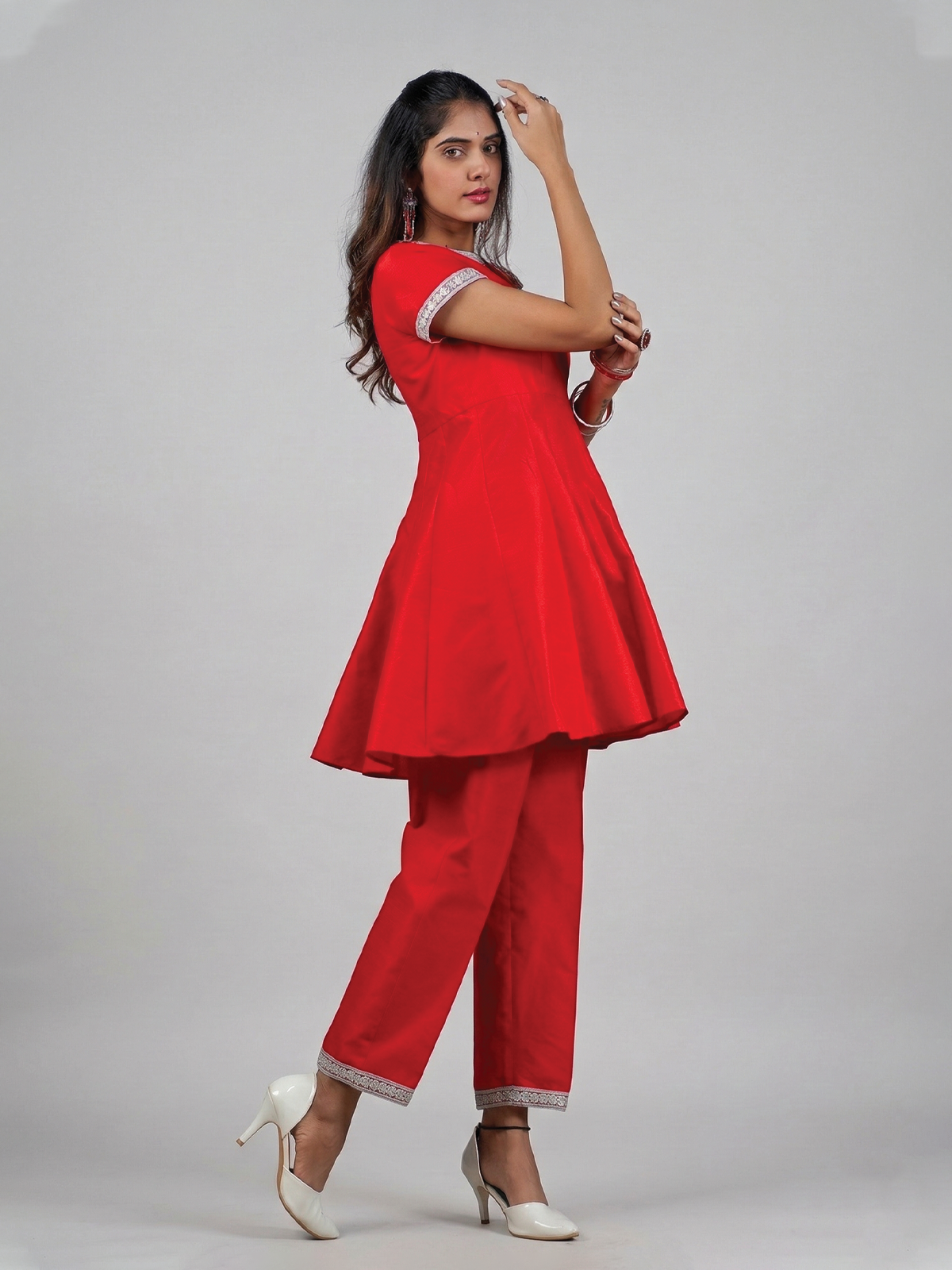 THE AARINI KURTA SET