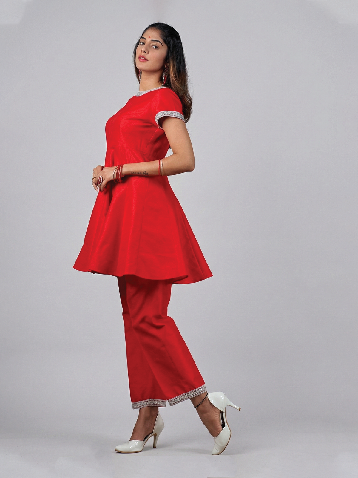 THE AARINI KURTA SET