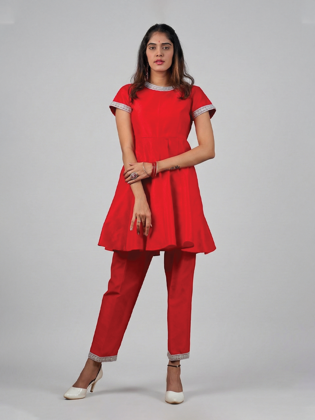 THE AARINI KURTA SET