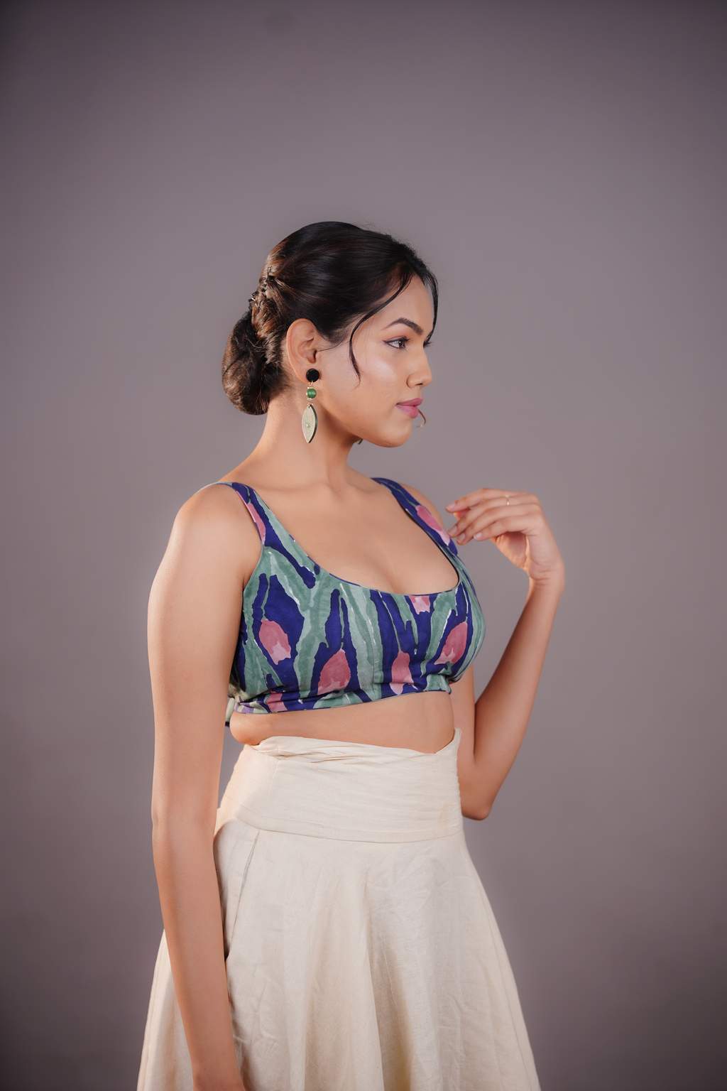 THE ELOWEN FITTED BLOUSE