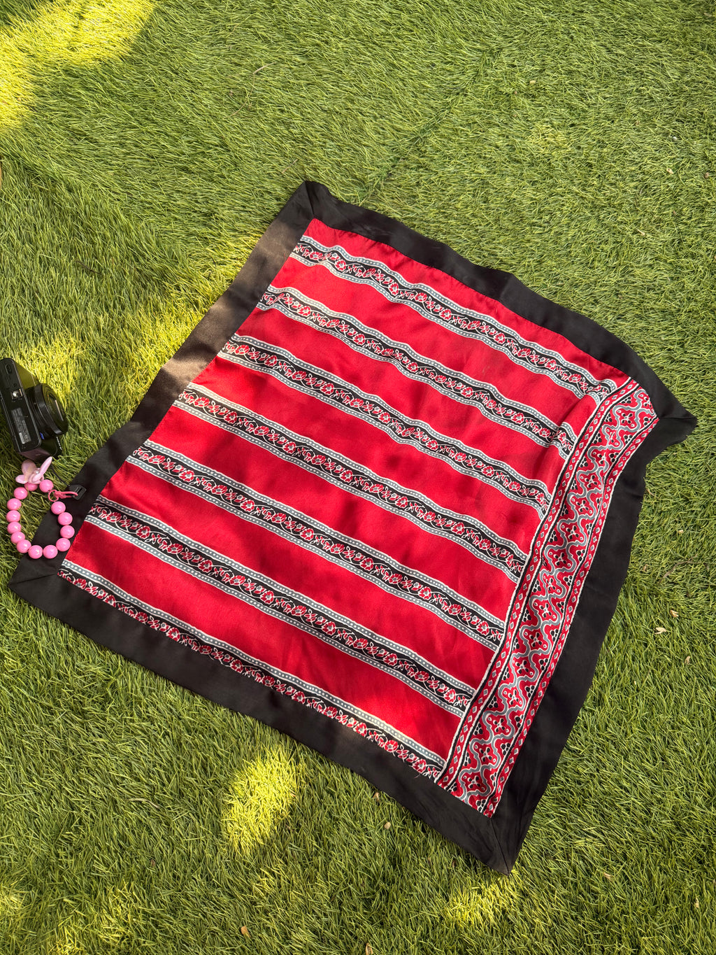 THE ROUGE SCARF