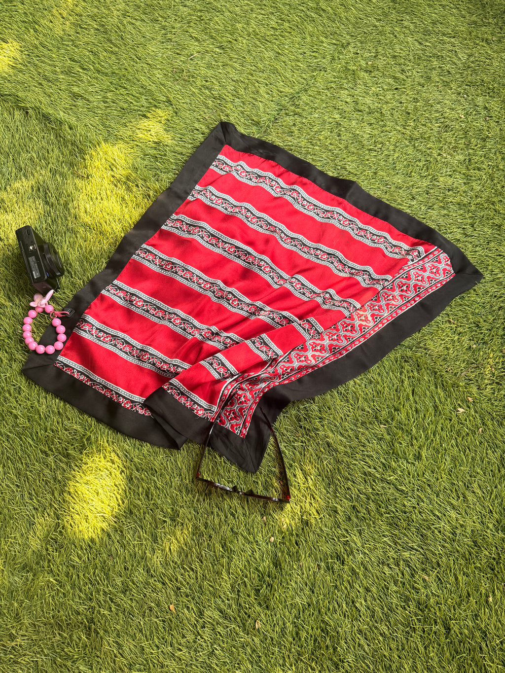 THE ROUGE SCARF