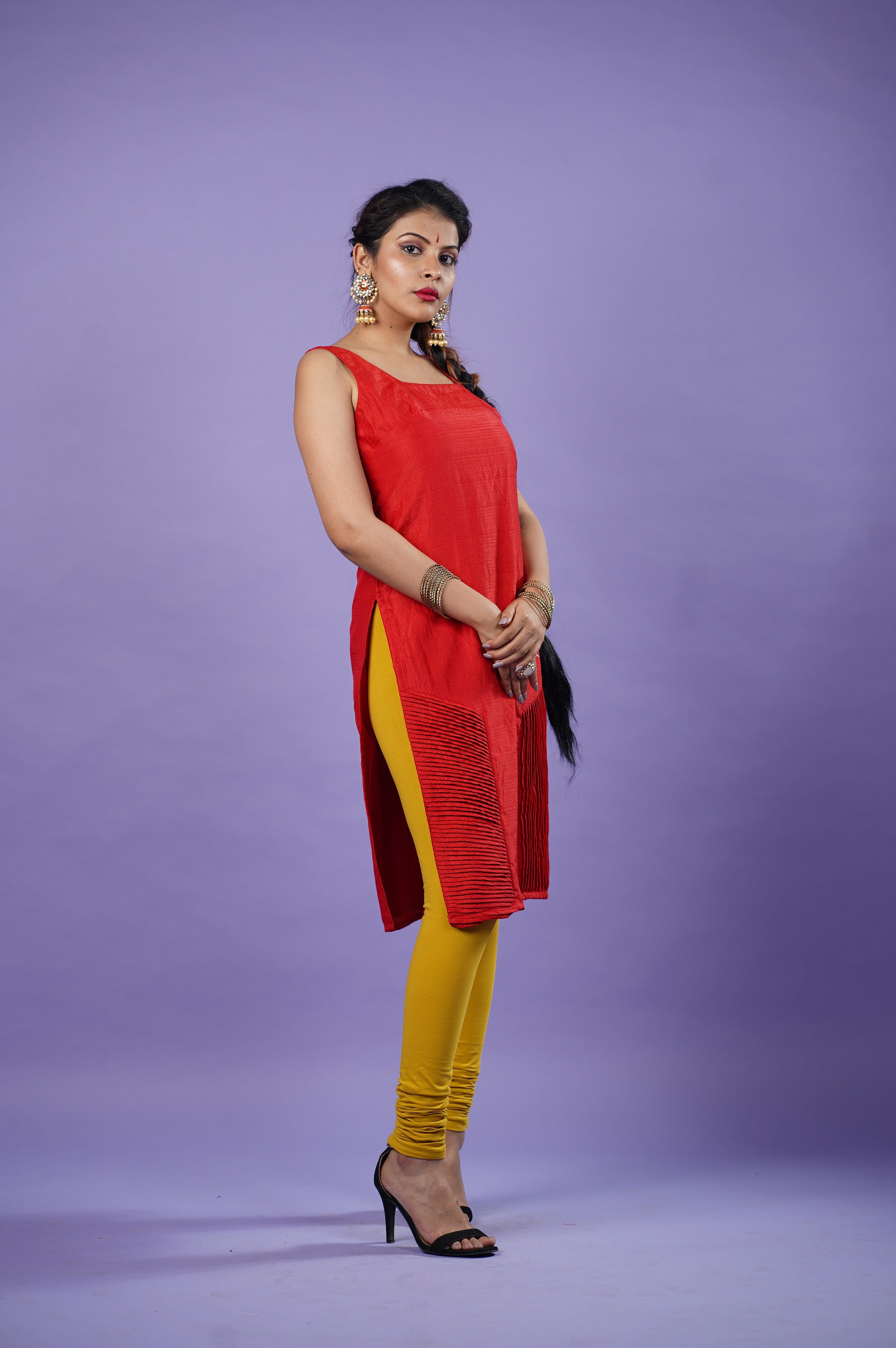 Red sleeveless kurta