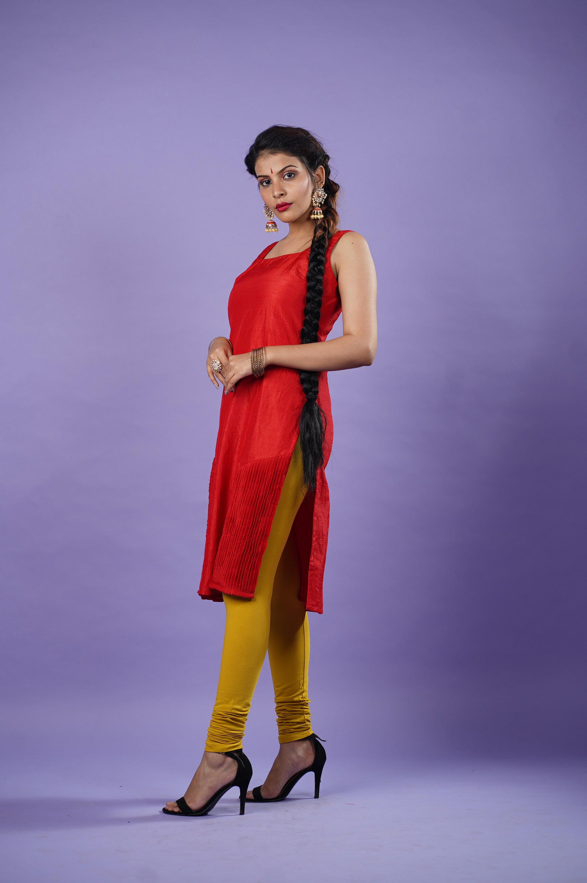 Red sleeveless kurta