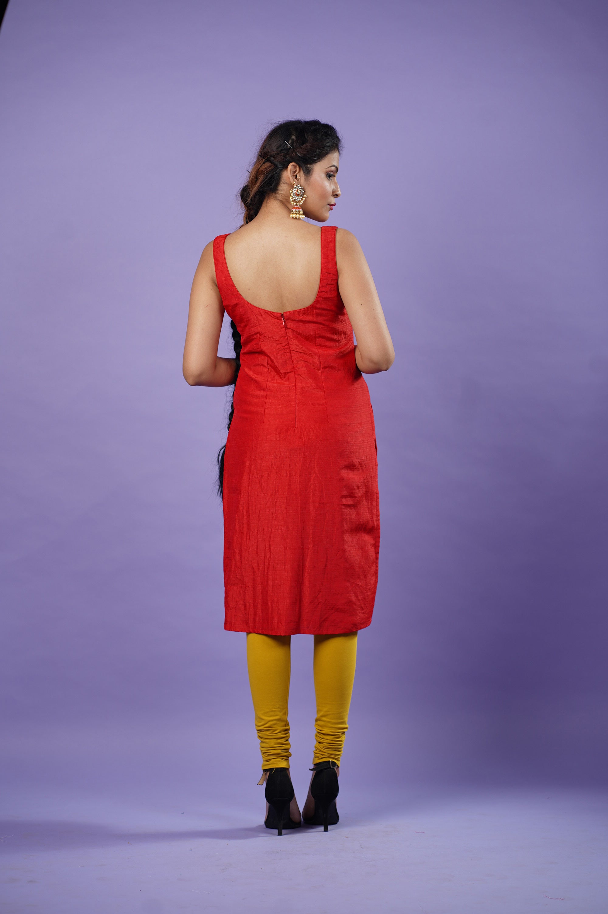 Red sleeveless kurta